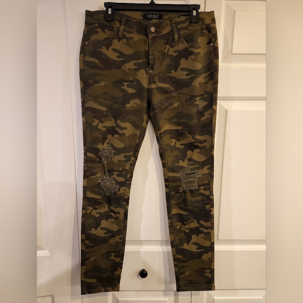 Judy Blue Camo Distressed Skinny Fit Size 11